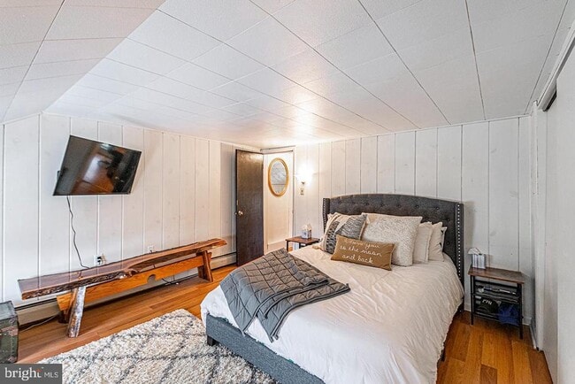 Building Photo - 330 W 3rd Ave