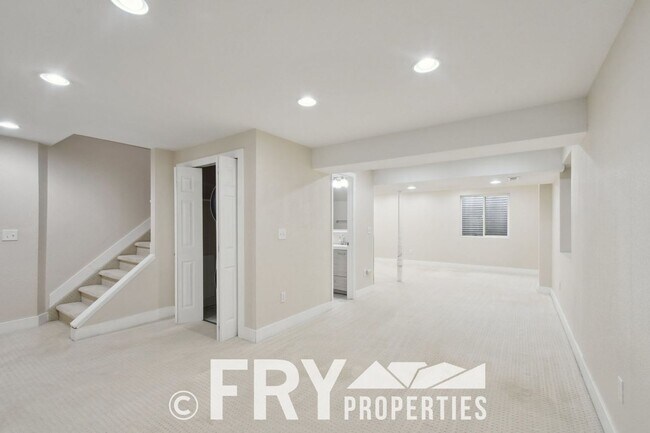 Building Photo - Spacious updated Green Valley Ranch two-story