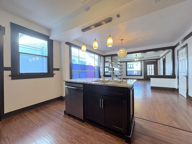 Building Photo - Updated Home with Historic Charm! 3bed/2 bath Refrig A/C across from Park! Water Included!