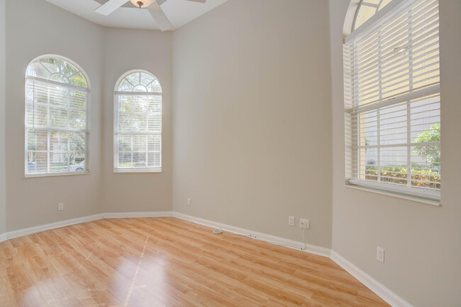 Building Photo - 256 San Remo Dr