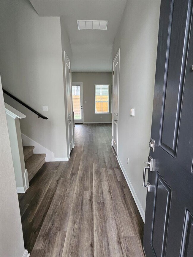 Building Photo - 1020 Vista View Dr