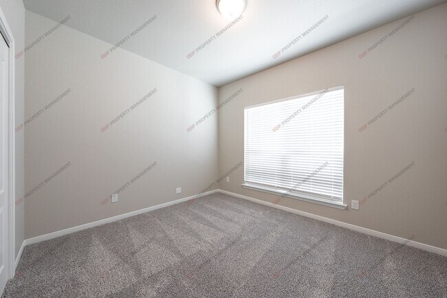 Building Photo - $500 OFF FIRST FULL MONTHS RENT