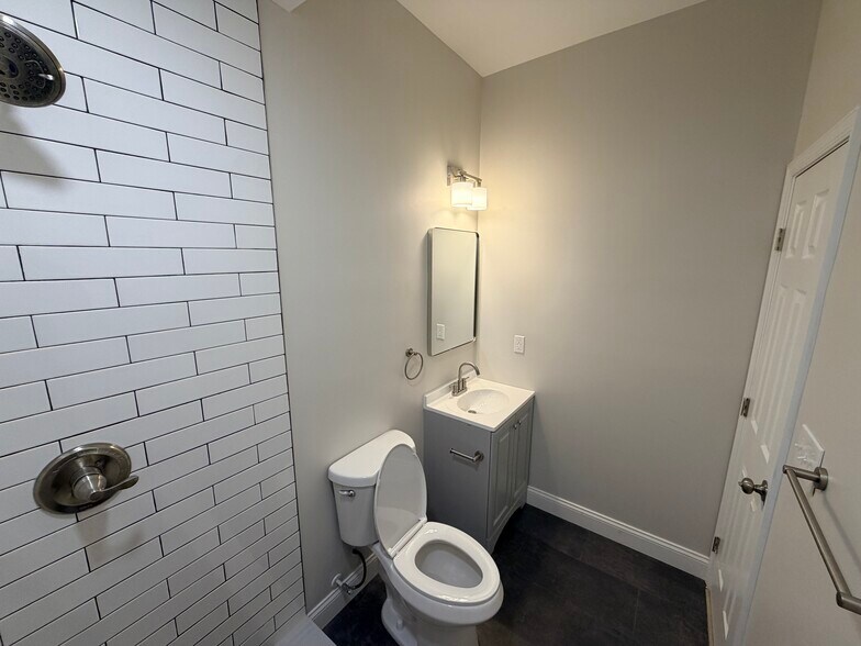 Building Photo - 3 E Overlea Ave