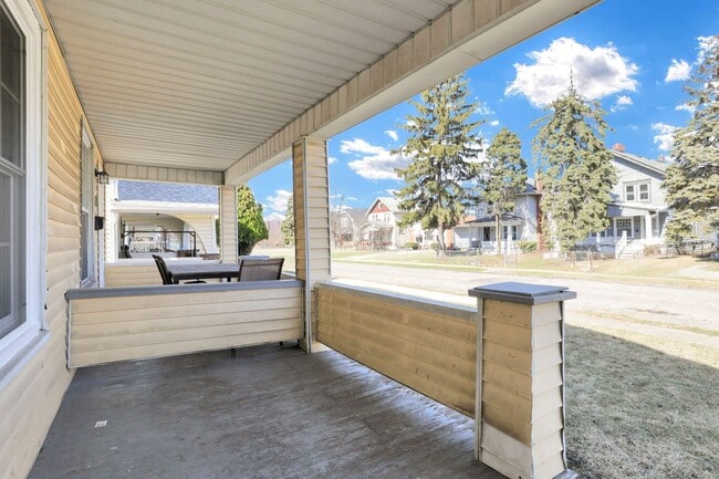 Building Photo - 791-793 E Starr Ave