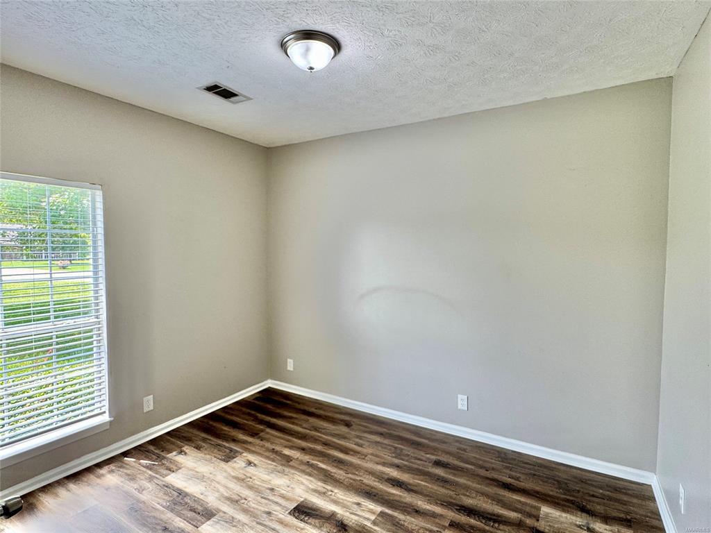 Building Photo - 1520 Hogan Rd