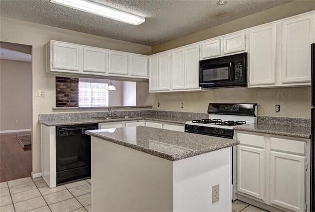 Building Photo - 11 Cottage Grove Pl