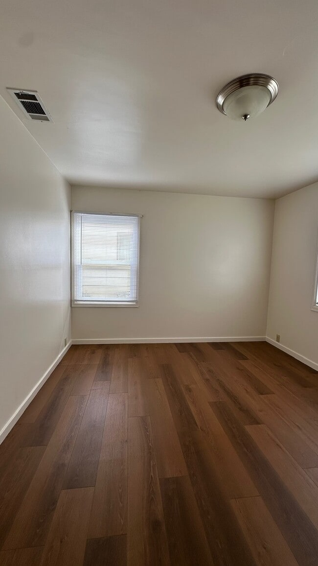 Building Photo - 3511 Albee St