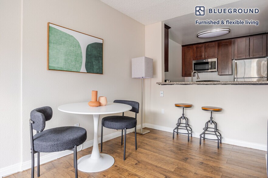 Building Photo - 611 N Howard St