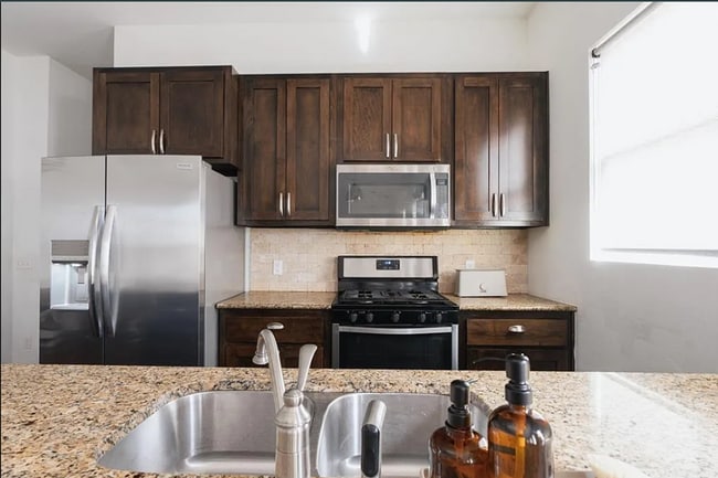 Building Photo - Modern 3-Bedroom Duplex Near OU Health Cen...