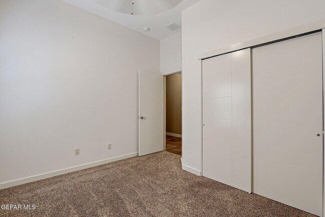 Building Photo - 308 S Manzanita Dr