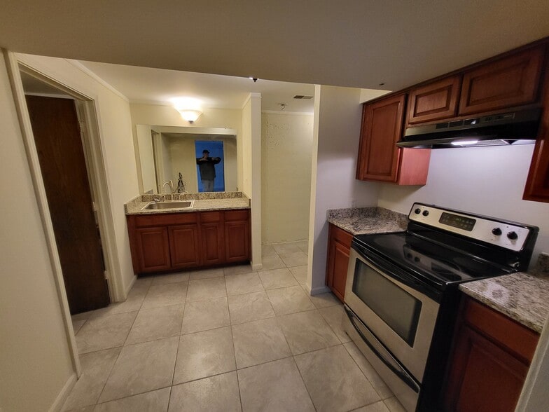 Building Photo - 11737 21 Mile Rd