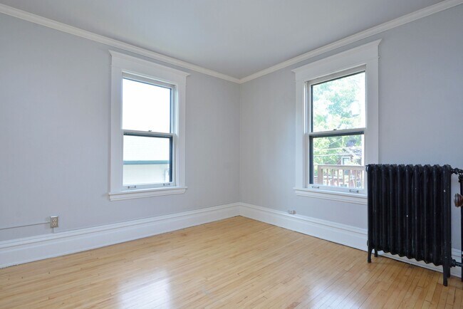 Building Photo - 1621 Laurel Ave