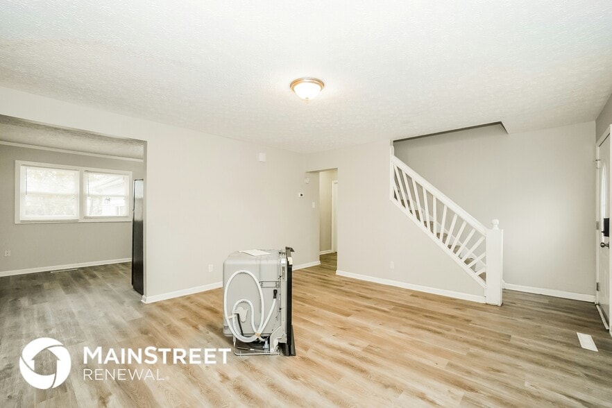 Building Photo - 4728 E Livingston Ave