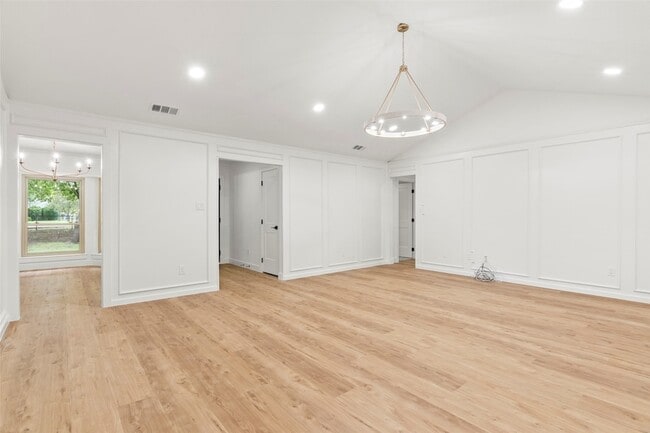 Building Photo - 390 Holly Ln