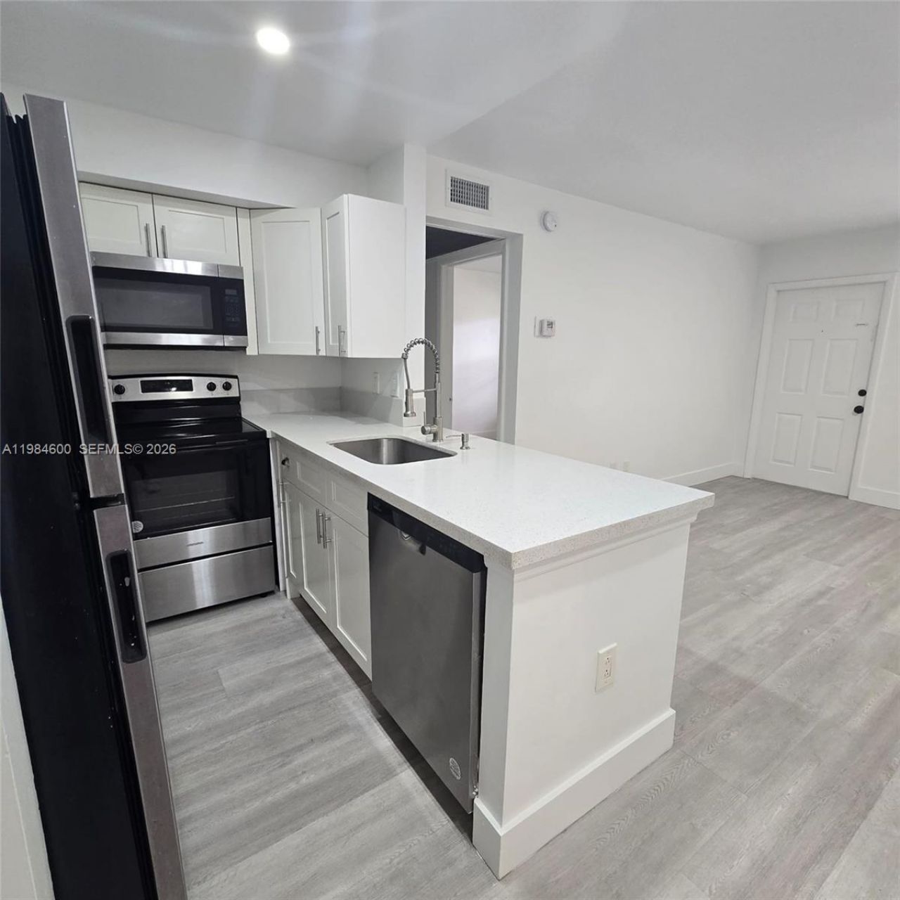 Building Photo - 10020 Winding Lake Rd