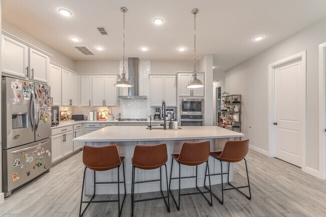 Building Photo - 24634 Songlark Bend Dr