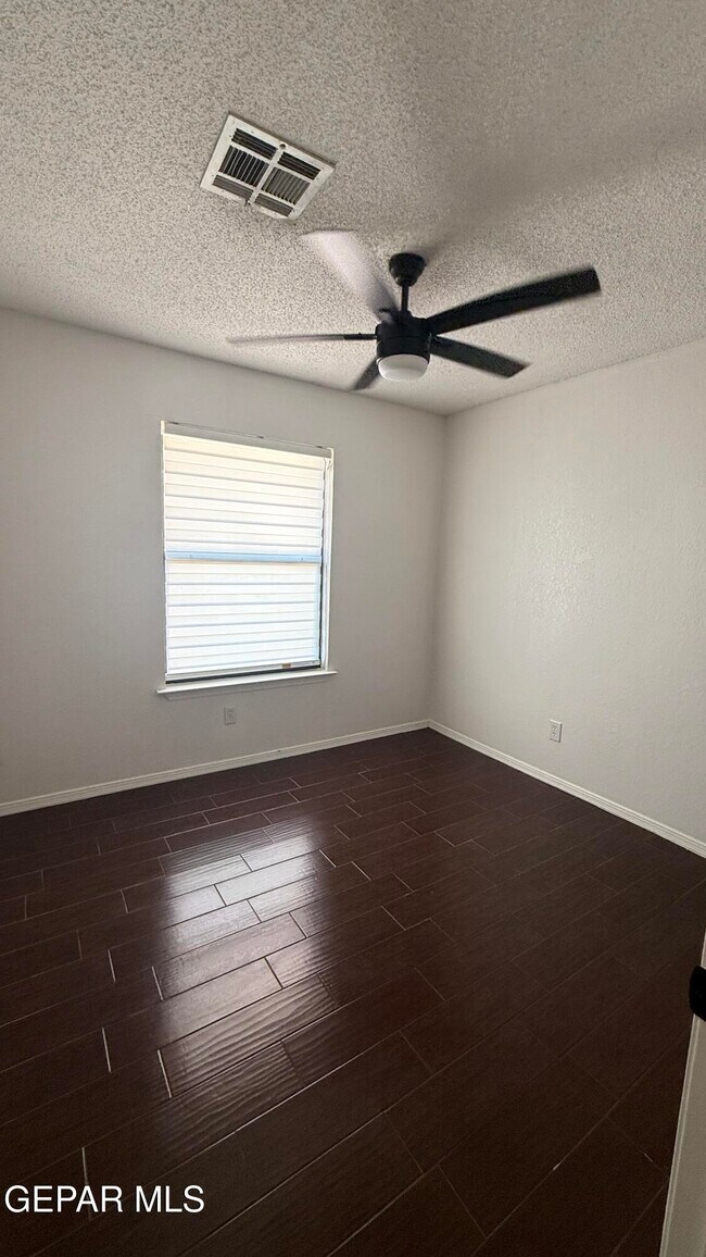 Building Photo - 11621 Marsh Mccall Way