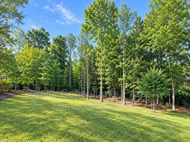 Building Photo - 7517 Henson Forest Dr