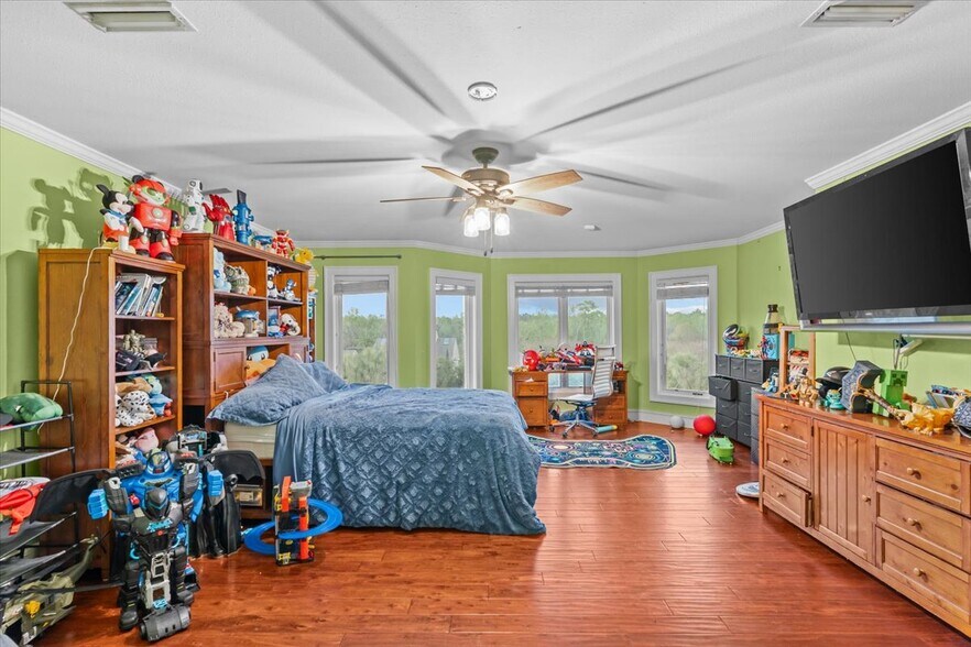 Building Photo - 200 Asphodel Dr