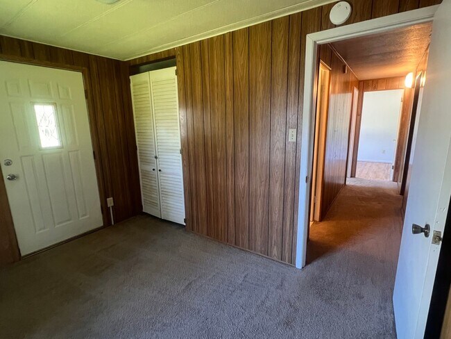 Building Photo - 2074.5 Willeys Lake Rd