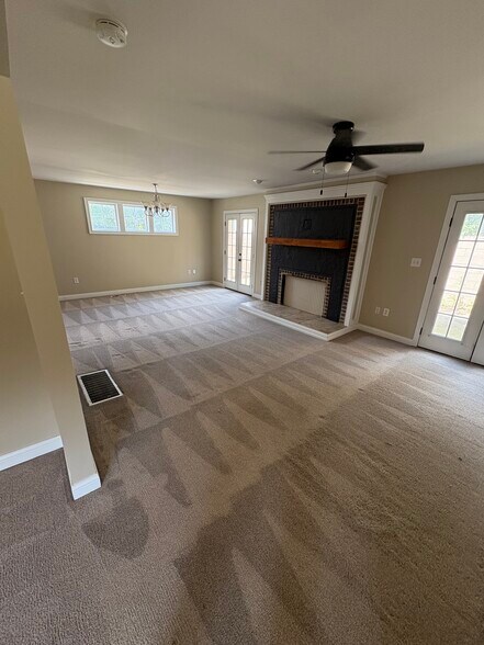 Living Room - 1924 N Talbott St