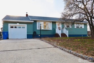 Building Photo - 13 Carpathia St