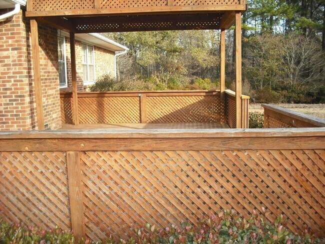 Building Photo - Beautuful Country Setting Just Minutes from Major Corridors