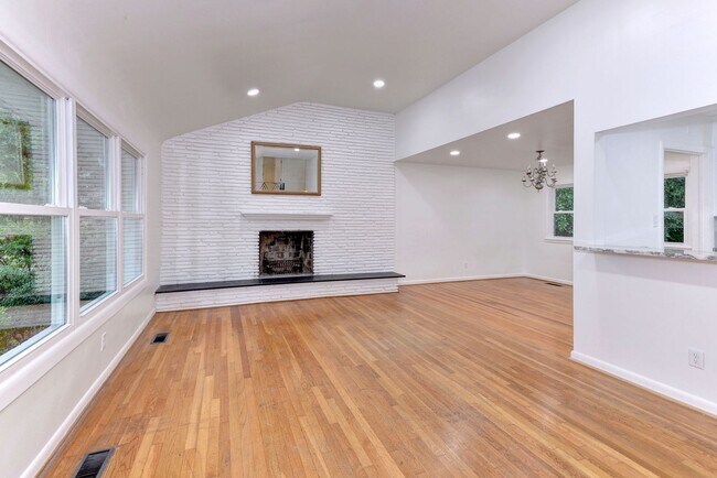 Building Photo - 309 Corbin Dr