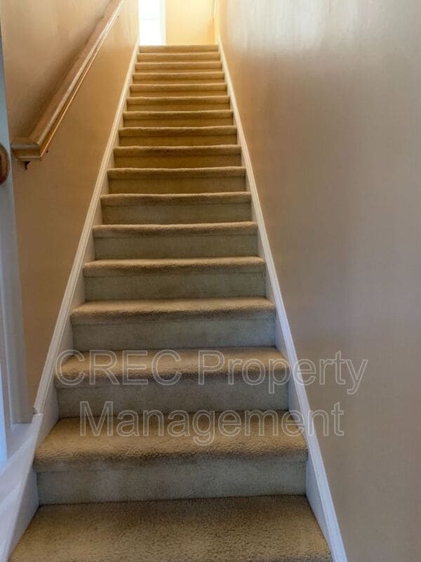 Building Photo - 105 Barberry St