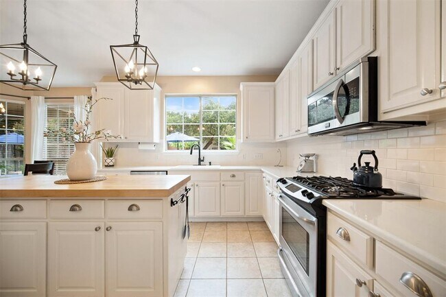 Building Photo - 1215 Boerne Dr