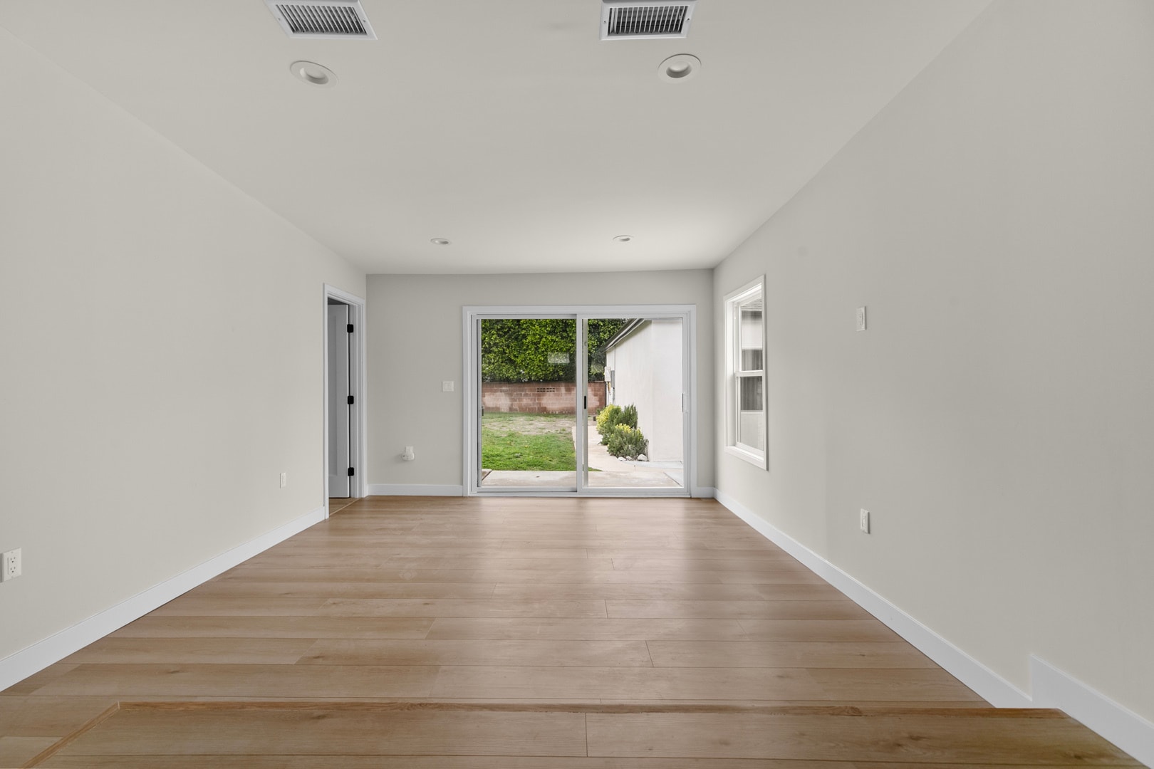 Building Photo - 6921 Bluebell Ave