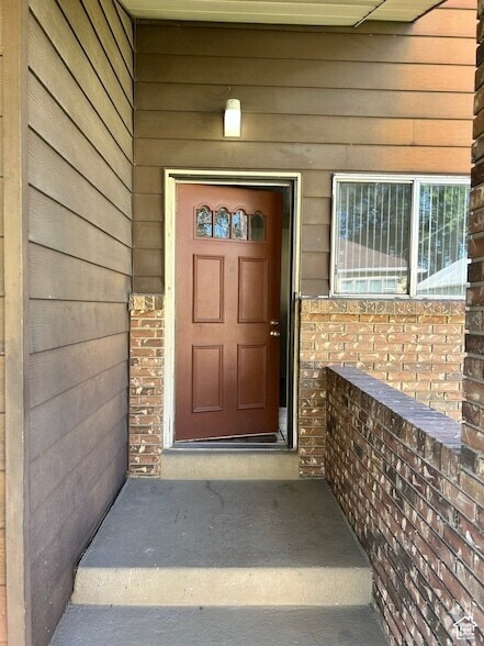 Building Photo - 3556 Van Buren Ave