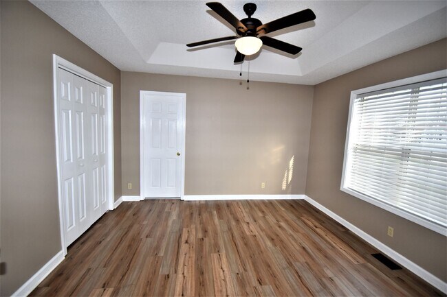 Building Photo - 3 Bedroom Pet Friendly Home For Rent!