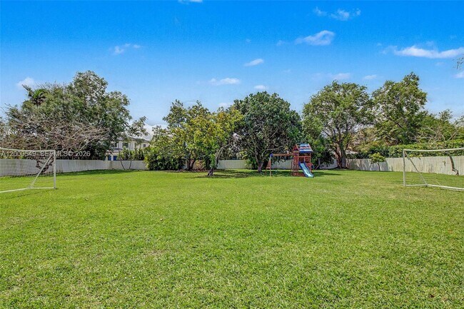 Building Photo - 7230 SW 104th St