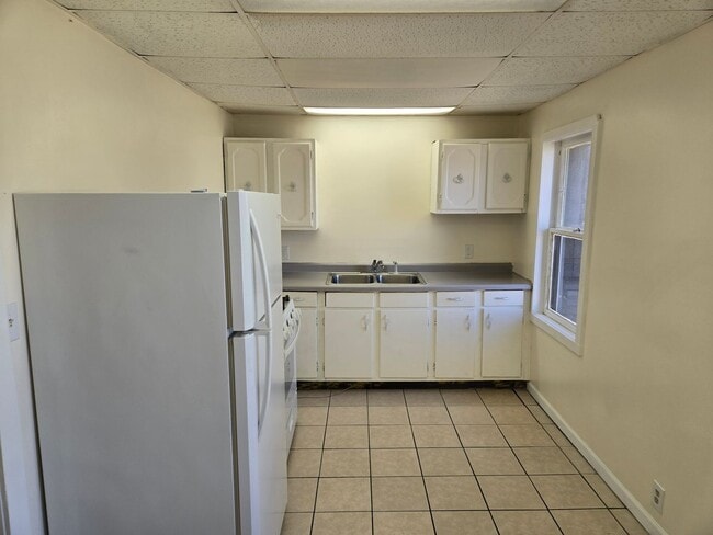 Building Photo - 1221 6th St