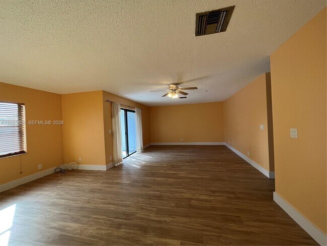 Building Photo - 5170 Tennis Ln