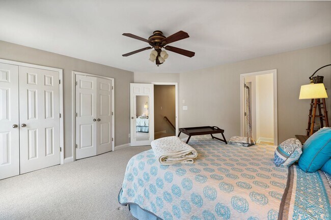 Building Photo - 2 Bed, 2 Bath SW Durham Townhome Near Duke and UNC * Mid or Long Term Rental