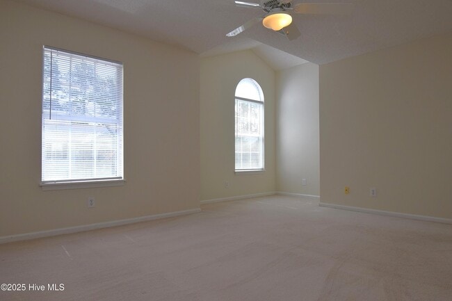 Building Photo - 2940 Mulberry Ln