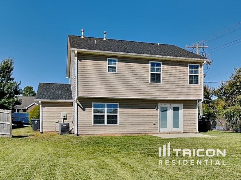 Building Photo - 3112 Stephen Oaks Way