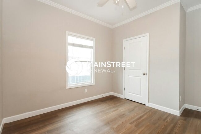 Building Photo - 3 Bedroom Pet-Friendly Home in St. Petersb...