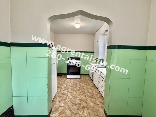 Building Photo - 4 Bedroom House- (Section 8 OK!)