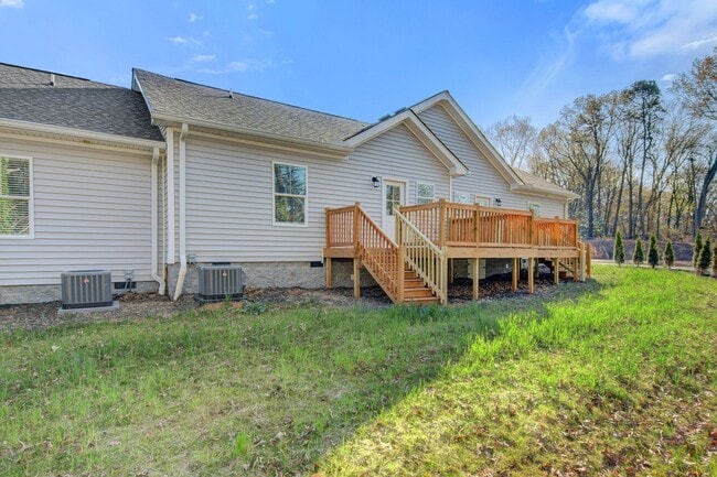 Building Photo - Modern 2-Bed, 2-Bath Single-Level Townhome...