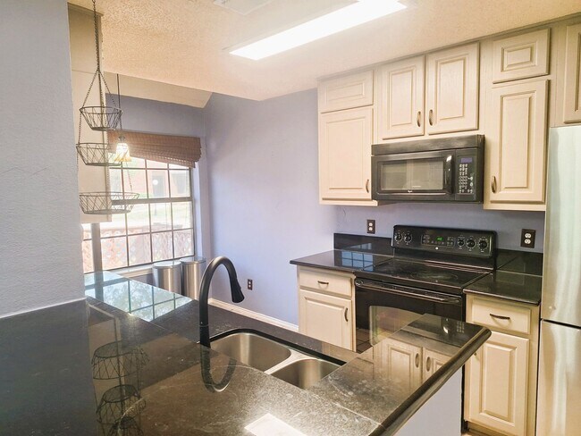 Building Photo - 408 Santa Fe Trail