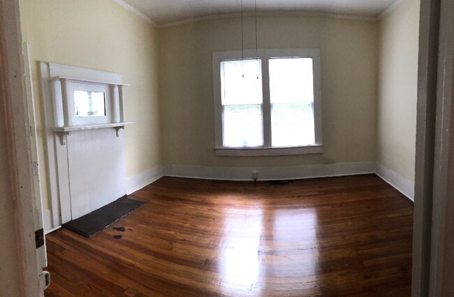 Building Photo - 493 Ruth St