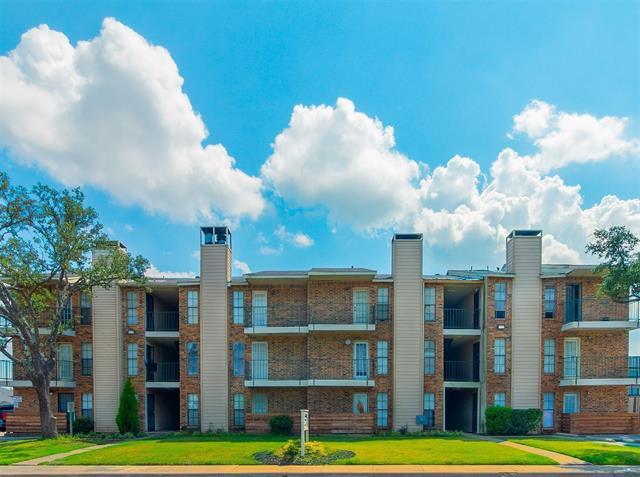 Building Photo - 9520 Royal Ln