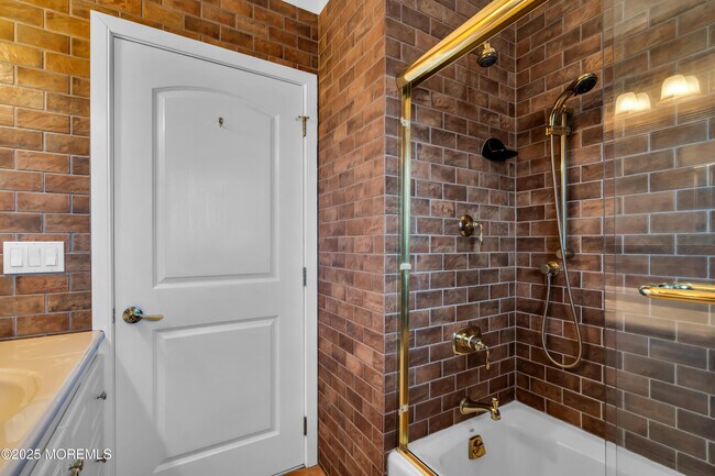 Building Photo - 913 N Ocean Ave