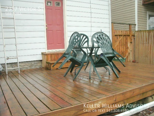 Building Photo - 2357 Victor St