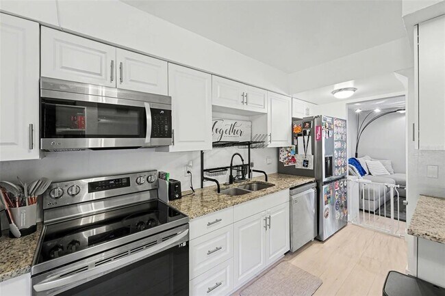 Building Photo - 1819 Clearbrooke Dr