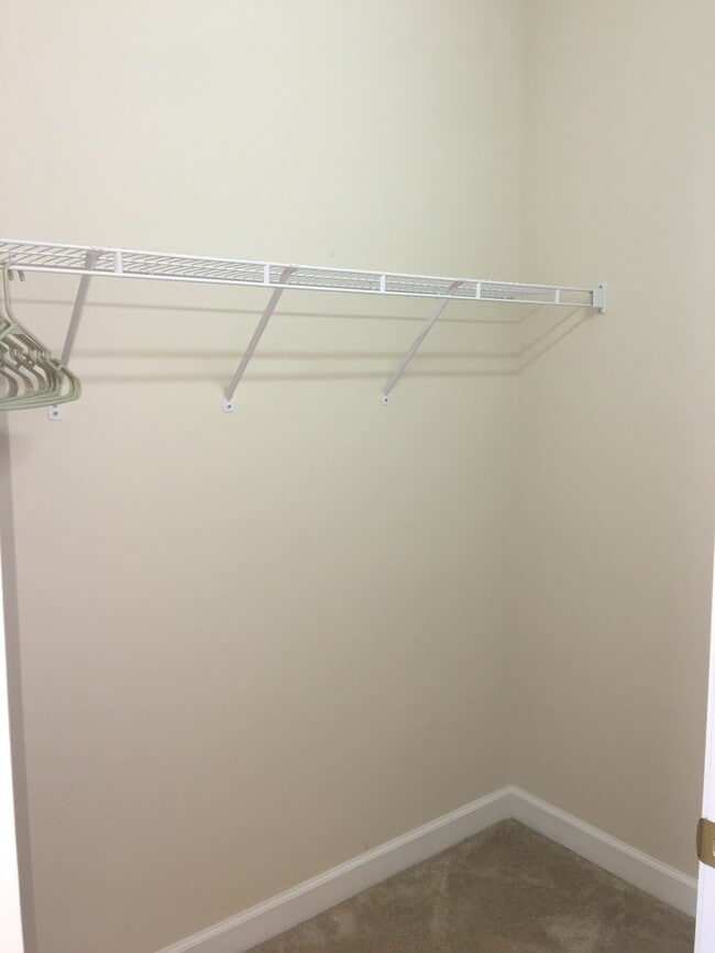 Building Photo - Large 3 Bedroom 1st Floor Condo in Ashley Park