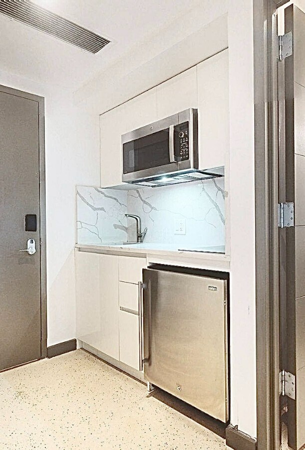 Building Photo - Broad Street